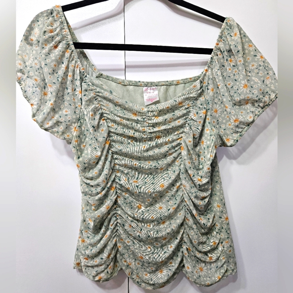 No Boundaries girls Large (11-13) Green shirt